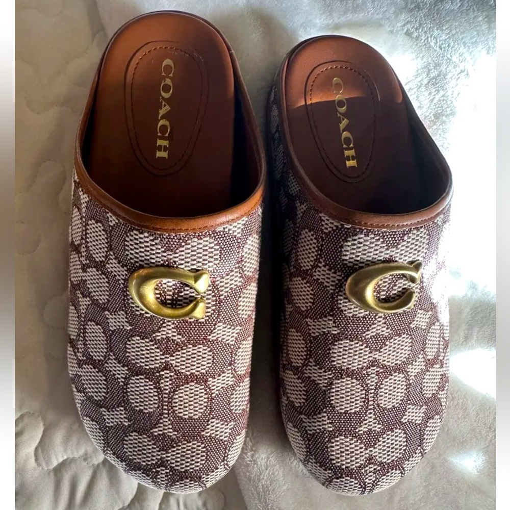 NEW Coach Hadley Signature Jacquard Slipper Size 8. Minor defect on insole